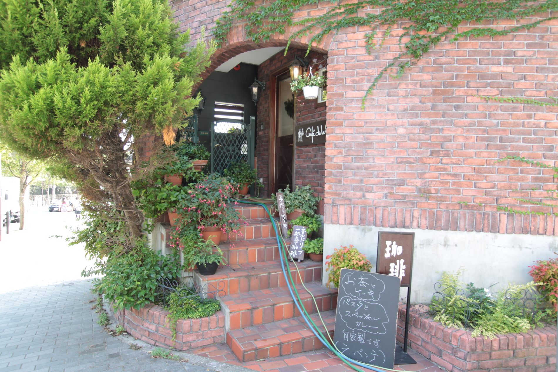 Other Environmental Photo. Cafe La ・ Ponte 700m walk 9 minutes.