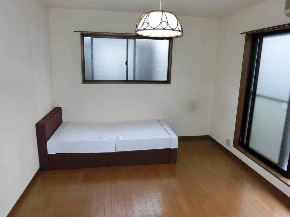 Non-living room. Indoor (10 May 2013) Shooting