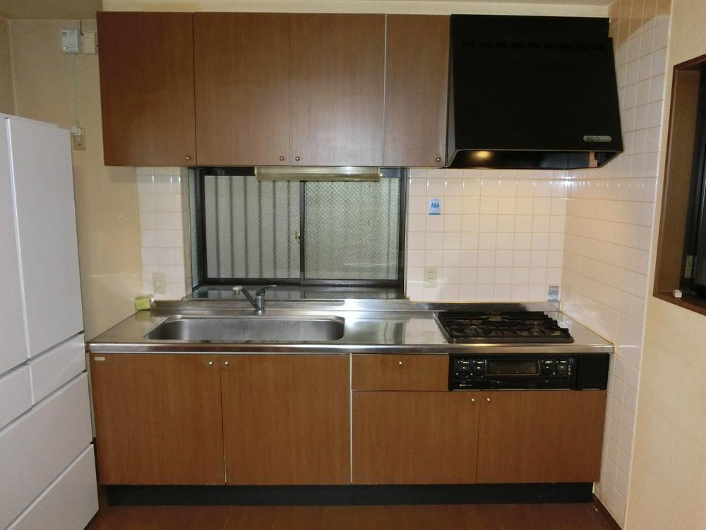 Kitchen. Indoor (10 May 2013) Shooting