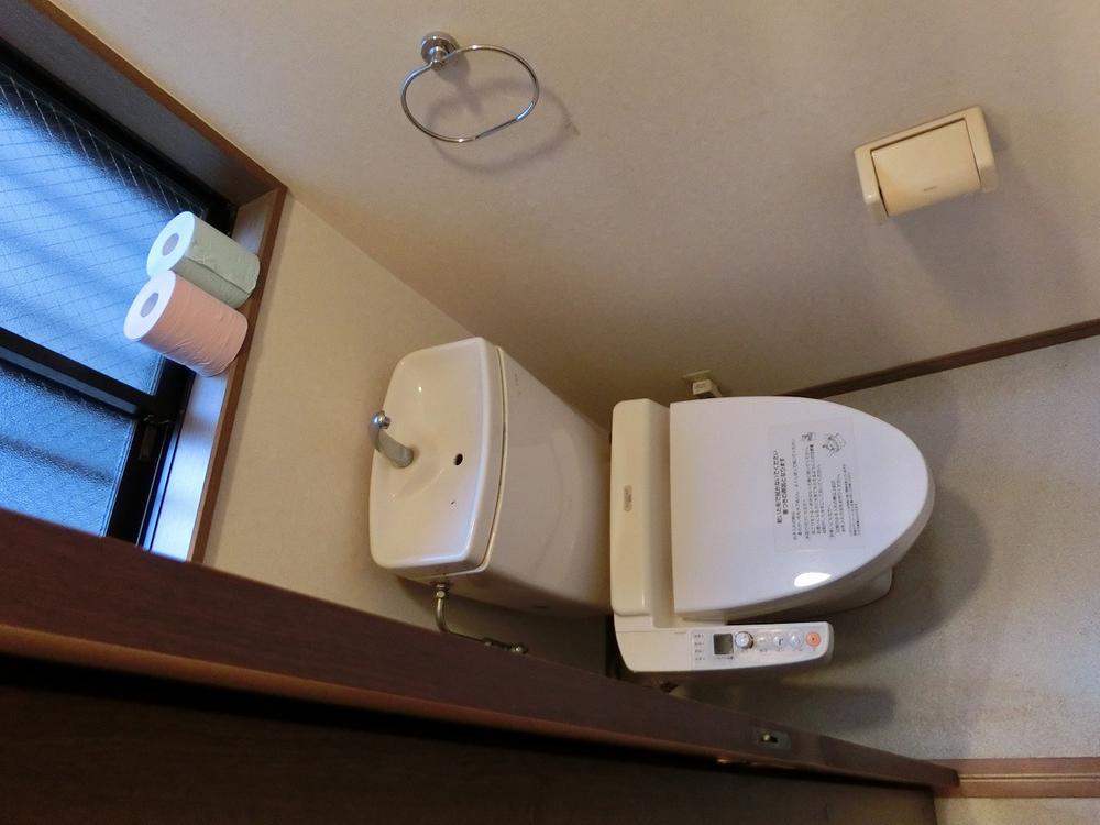 Toilet. Indoor (10 May 2013) Shooting