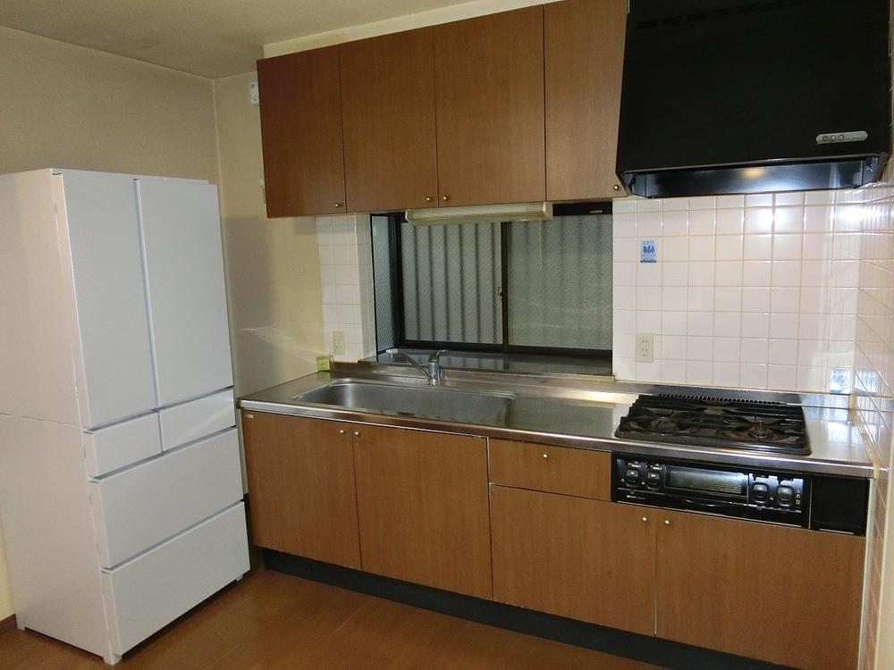 Kitchen. Indoor (10 May 2013) Shooting