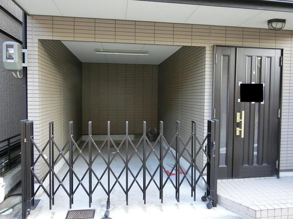 Parking lot. Local (10 May 2013) Shooting