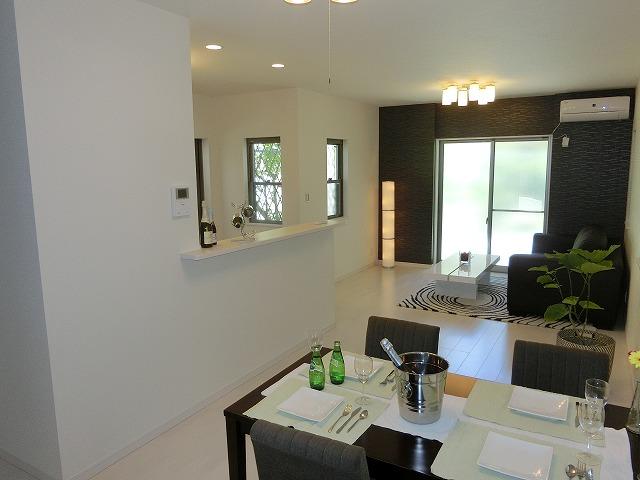 Living. Room (August 2013) Shooting You can relax comfortably in the Pledge 20.25!