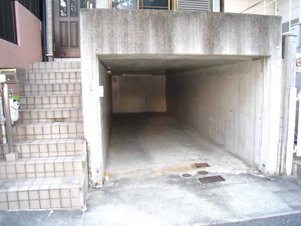 Parking lot. Local (12 May 2013) Shooting