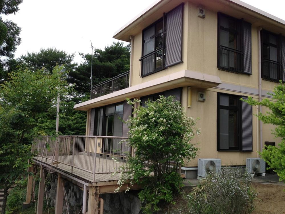 Local appearance photo. Terrace on the first floor, On the second floor there is a roof balcony, From both Osaka Bay ・ It is overlooking Kobe Port.