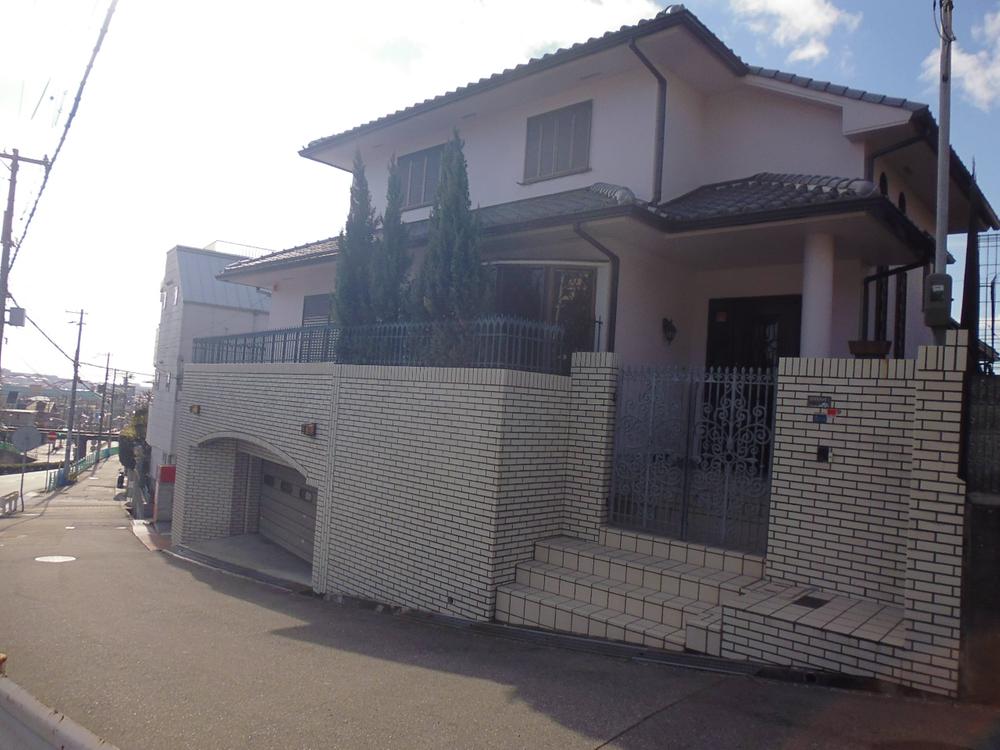 Local photos, including front road. Local Photos