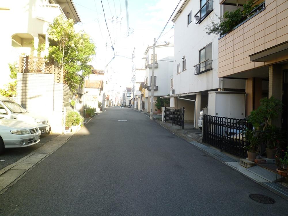 Local photos, including front road. Local (12 May 2013) Shooting