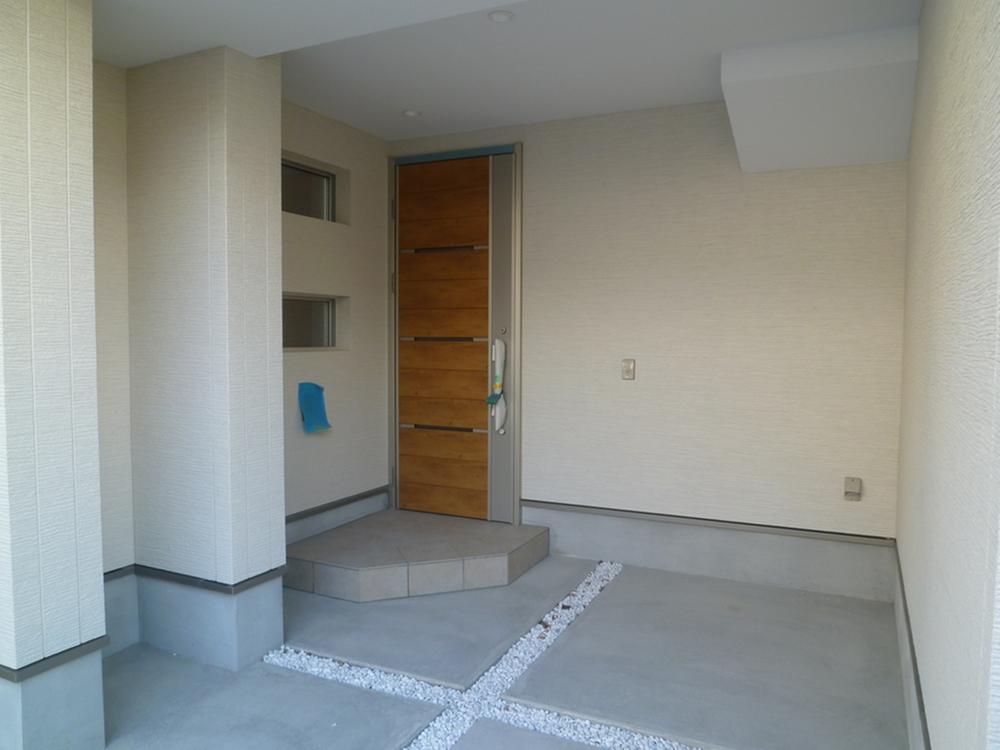 Entrance. Local (12 May 2013) Shooting