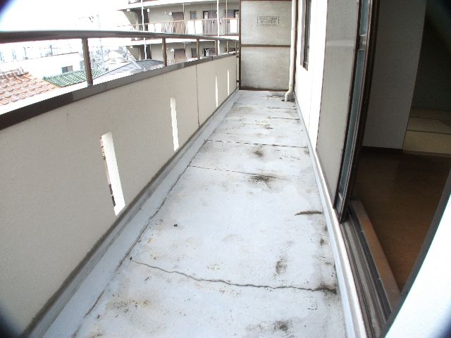 Balcony. Facing south, Wide balcony with a feeling of opening