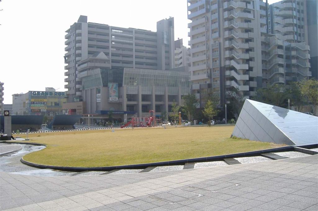 park. 800m until Rokkomichi Station Park (park)