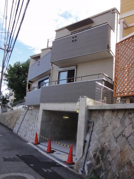 Local appearance photo. Shooting from the east side road (northeast)