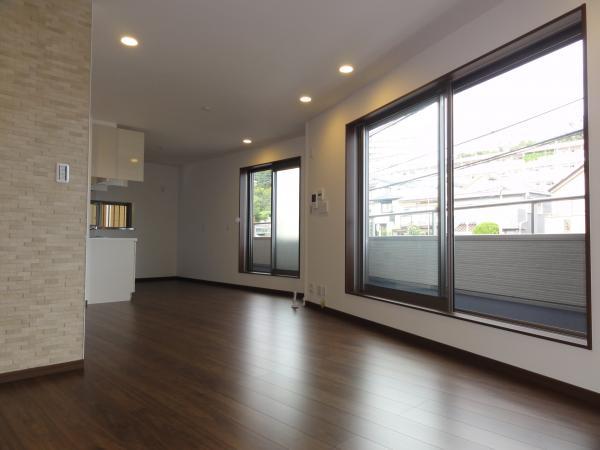 Living. Spacious 18.5 Pledge