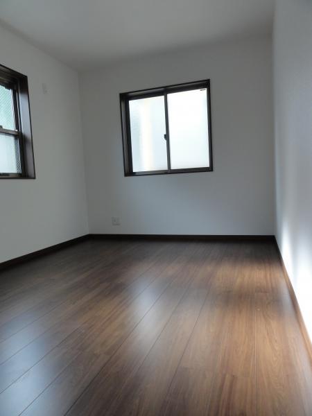 Non-living room. Second floor west