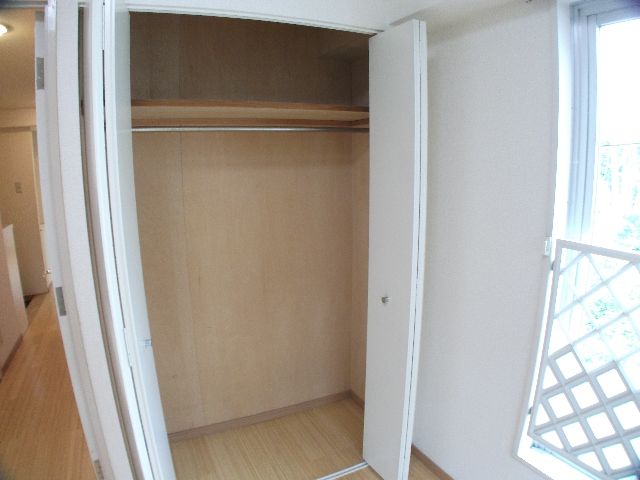 Receipt. Closet to Western-style.