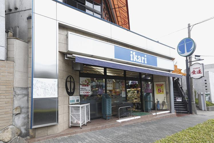 Supermarket. 1040m to anchor Super