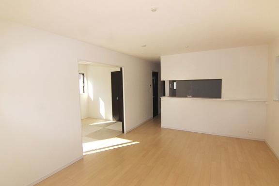 Living.  ◆ 1 Building Living ◆ 16 Pledge of living are equipped with floor heating, Feet is a warm and comfortable even in winter! 