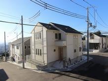 The property is, 17 House all one-of-a-kind. The appearance of the design and color, Floor plan does not have the same thing as one. Families of the age and preferences, As life style is different, Also in residence has been planning to respect the "personality". A vaulted ceiling, such as living room and two rooms that can be divided into Western-style, 17 type of comfortable floor plan plan are available. 