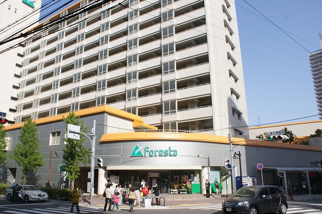 Shopping centre. 80m to Foresta (shopping center)