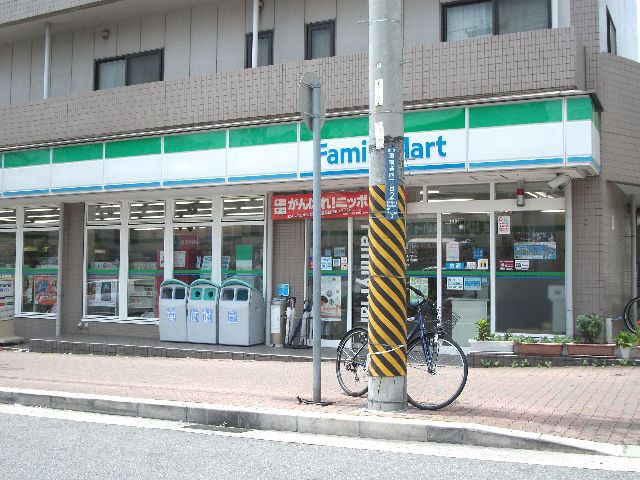 Convenience store. FamilyMart Nada Yorozu Nadaminamidori store up (convenience store) 109m