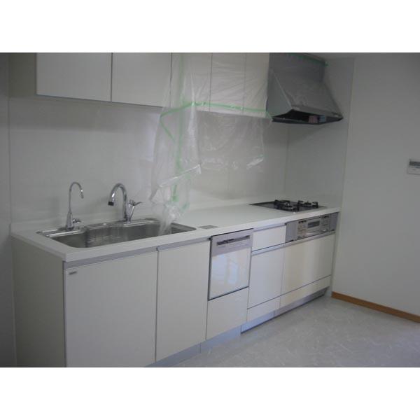 Kitchen. Spacious kitchen