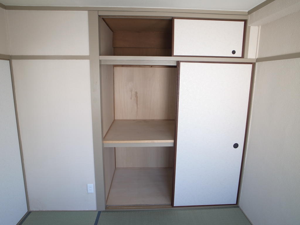 Receipt. Storage lot