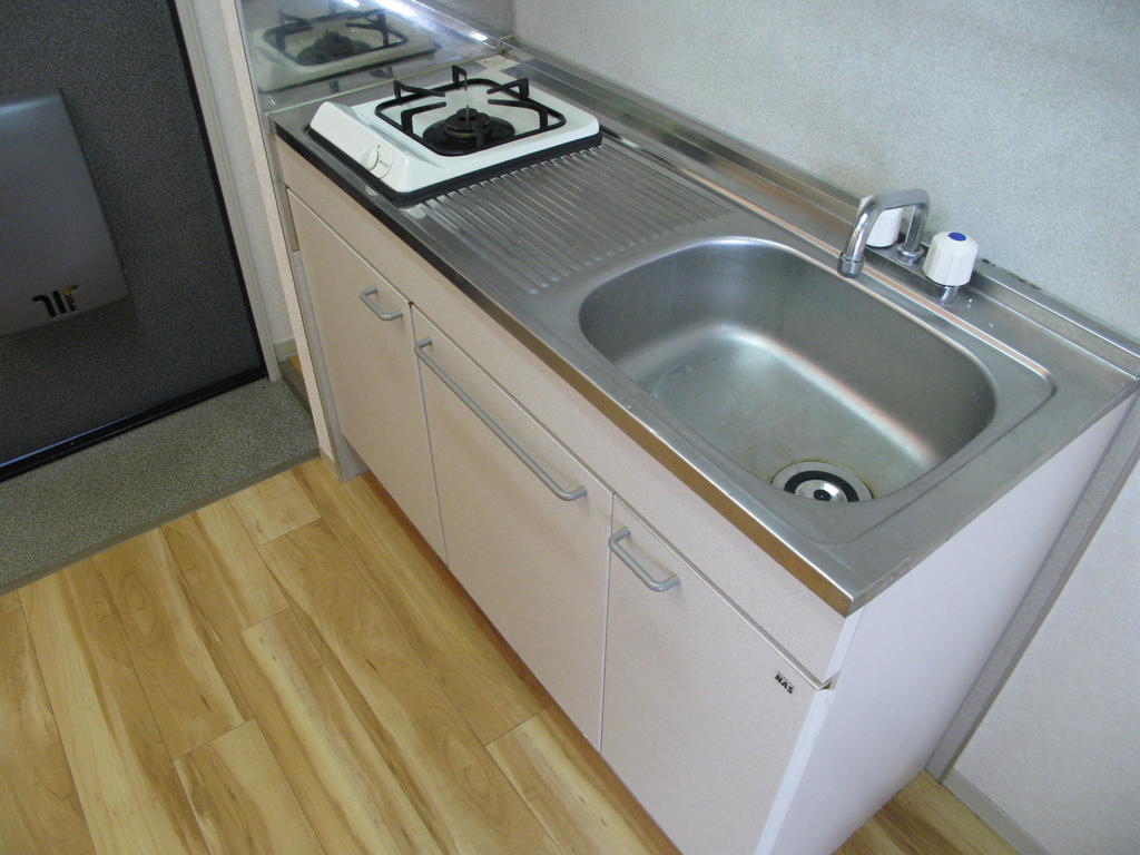 Kitchen. Gas stove Yes!