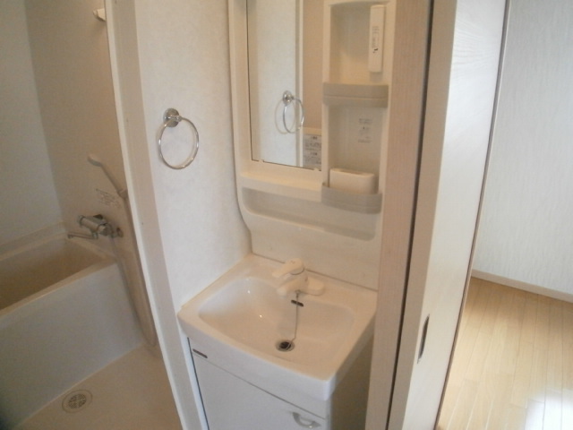 Washroom. Independent wash basin