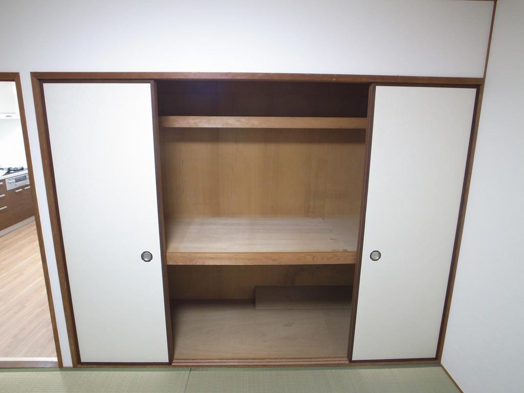 Receipt. Storage lot