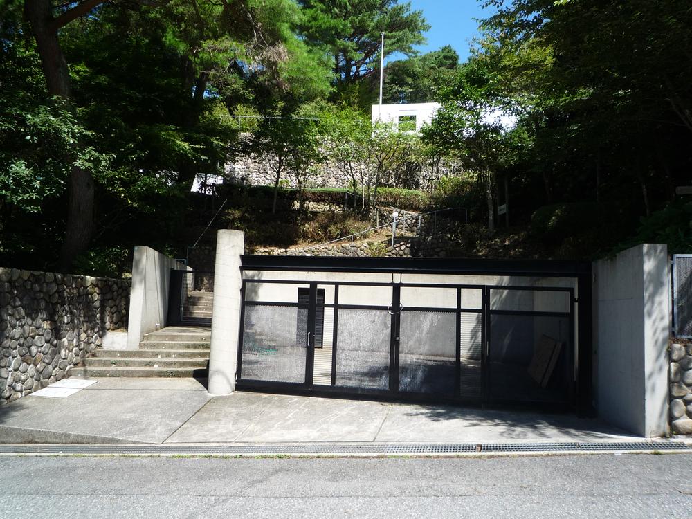 Parking lot. 2 units can be