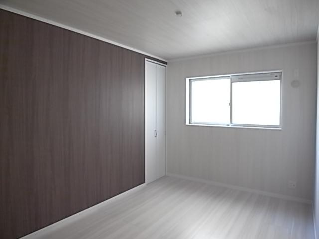 Non-living room. 1st floor