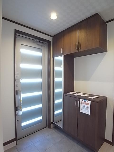 Entrance. Second floor