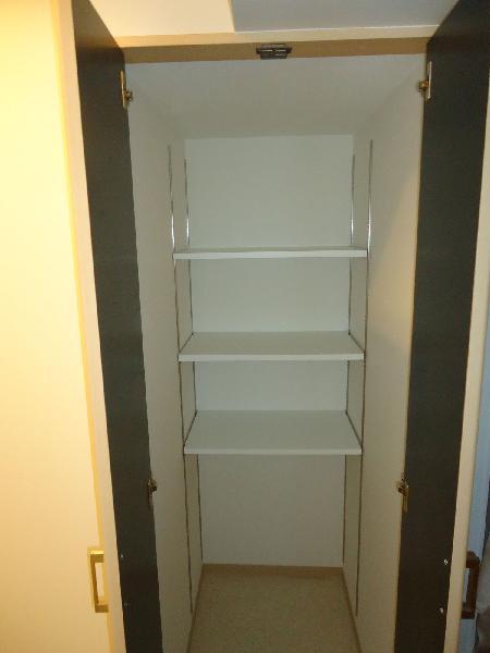 Receipt. Entrance next to storage