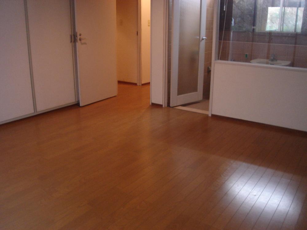 Other room space. Western-style flooring
