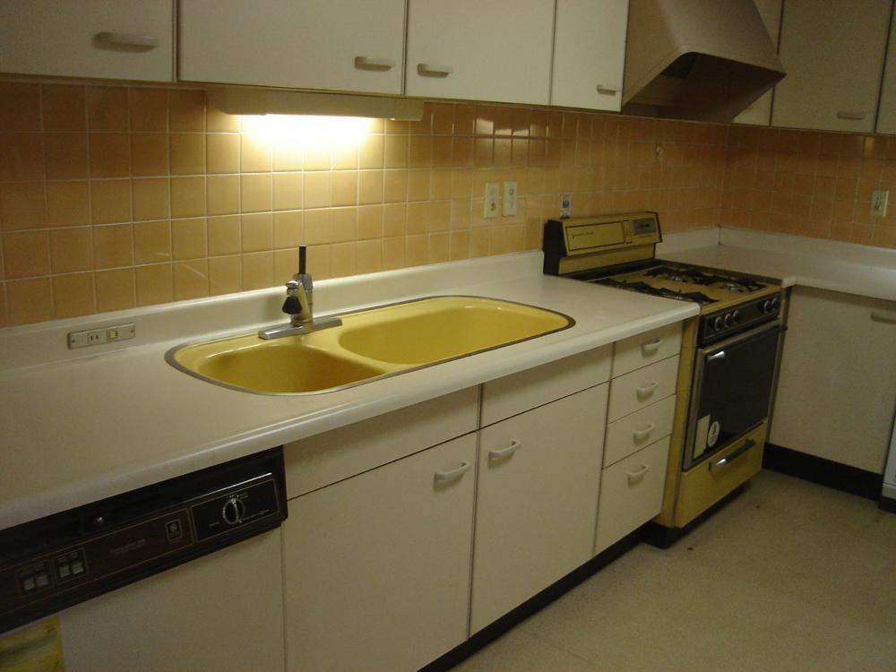 Kitchen. Spacious kitchen Room