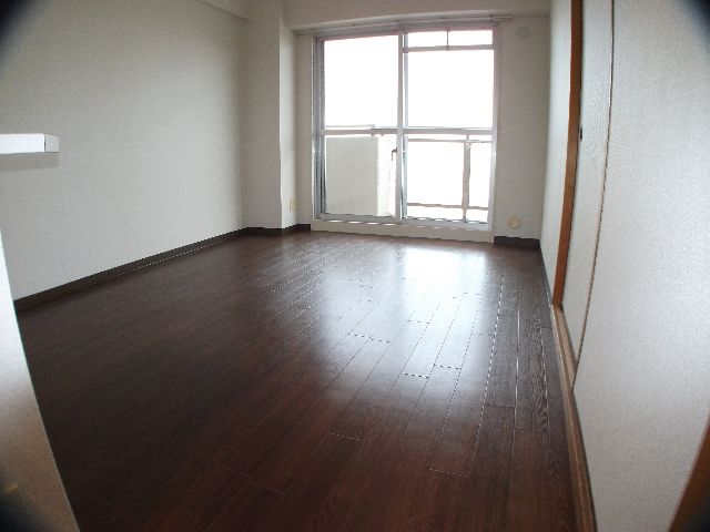 Living and room. We are living in the south-facing.