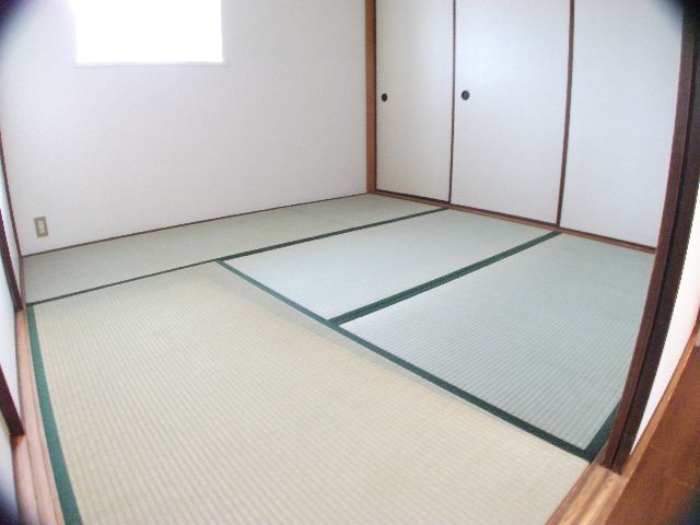Other room space. 4.5 Pledge Japanese-style room. Per corner room, There is also lighting window.
