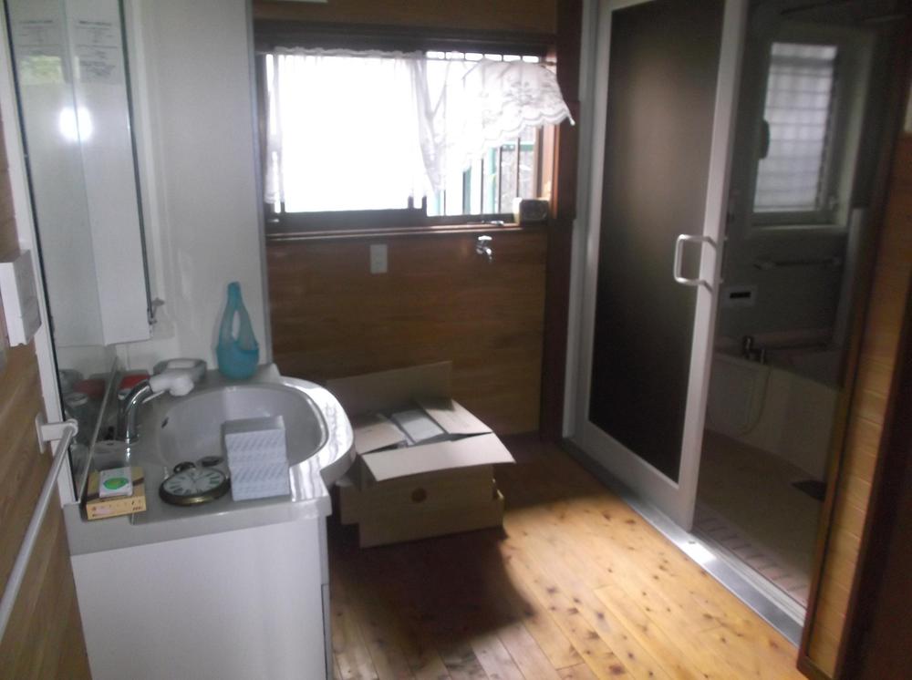 Wash basin, toilet. Indoor (July 2013) Shooting