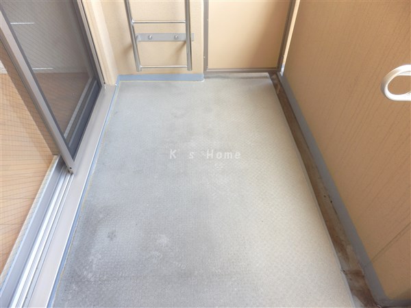 Balcony. Good per sun balcony