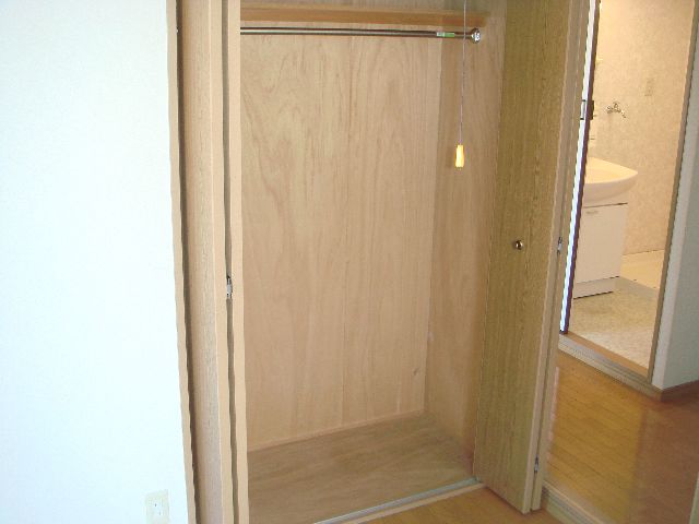 Receipt. Easy-to-use closet type