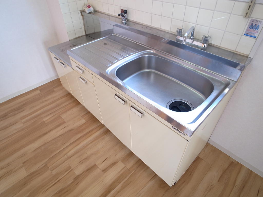 Kitchen. Madoyu in the kitchen Gas stove installation Allowed