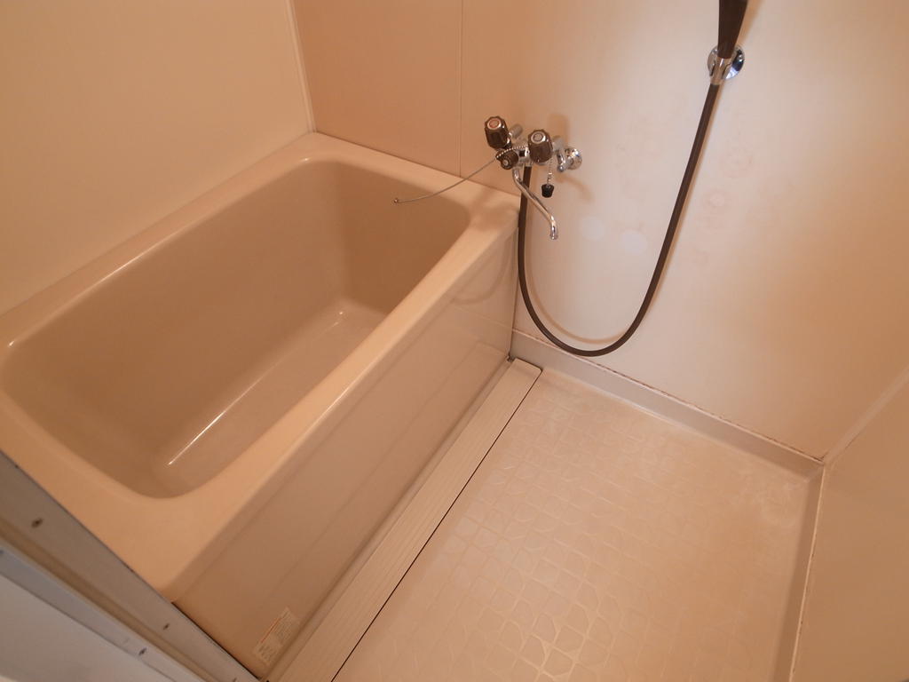 Bath. Wide over Io bath