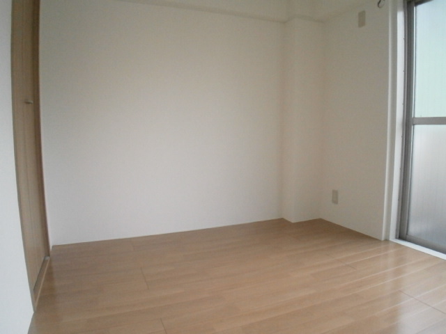 Living and room. 4.5 Pledge of Western-style