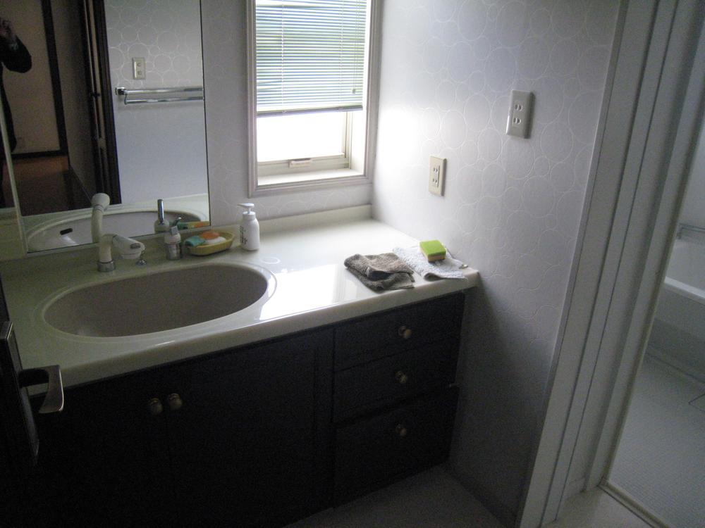 Wash basin, toilet. Indoor (September 2013) Shooting