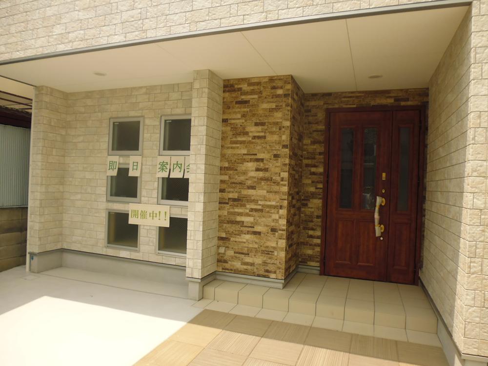 Entrance.  ■ Entrance