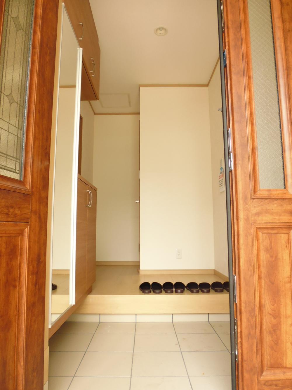 Entrance.  ■ Entrance