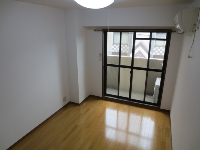 Living and room. Flooring.