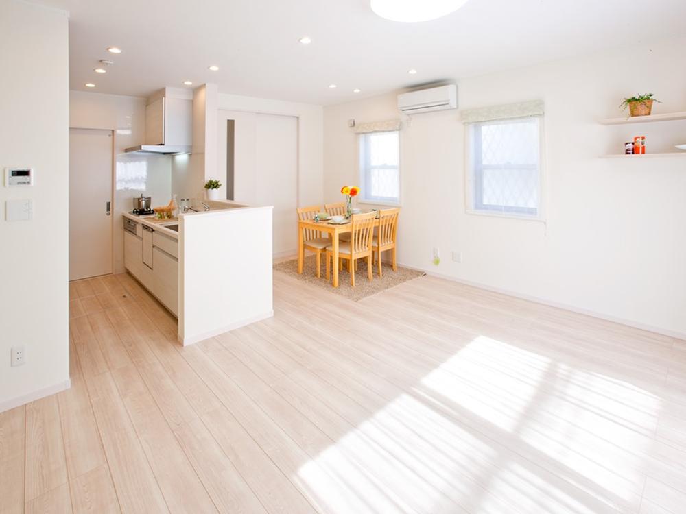 Living. The light is coming from the south and east dihedral.