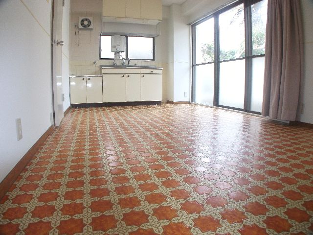 Living and room. We are living with a sense of openness.