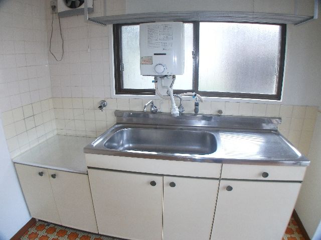 Kitchen. Please set up your favorite gas stove.