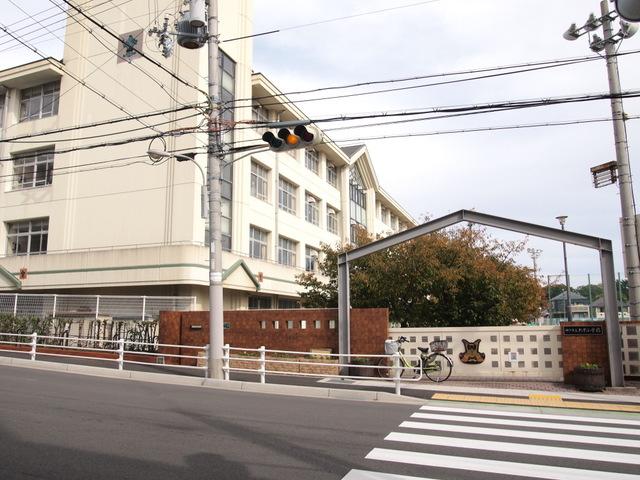 Primary school. Rokko until elementary school 550m